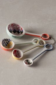 colorful-measuring-spoons